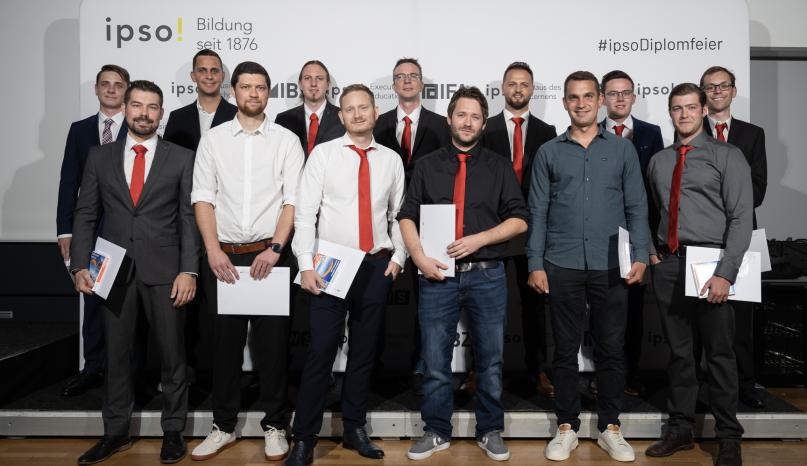 Foto der ranghöchsten Absolvierenden aller Technikehrgänge.