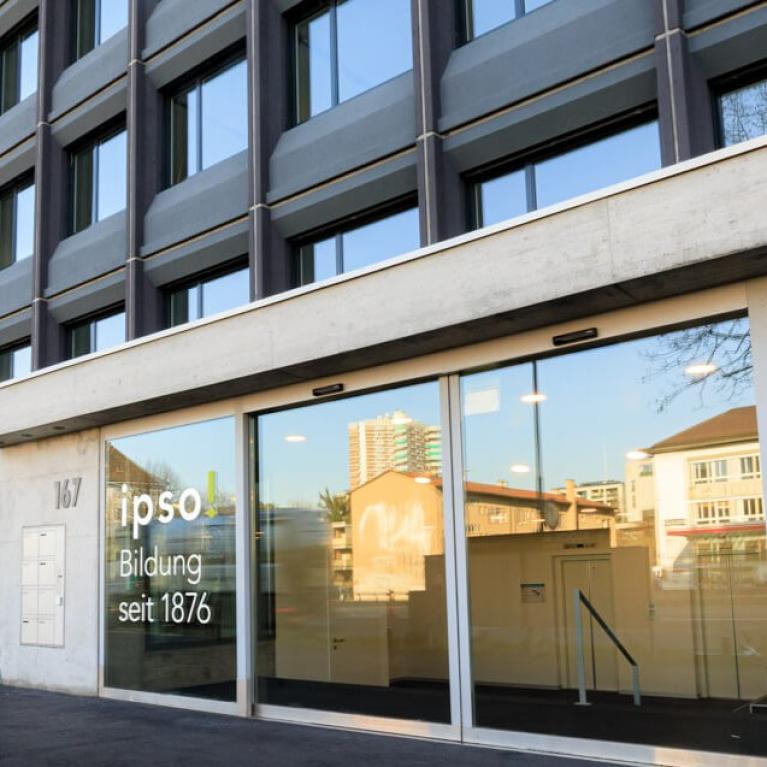 Standort Zürich Aussenansicht Eingang